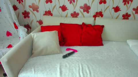 Jenn online show from February 2, 2025, 9:30 am