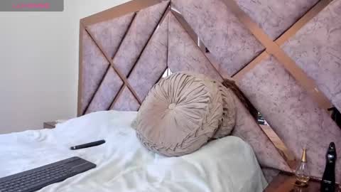 Snapshot of jennalove_ chatting on December 12, 2024, 10:42 pm My name is LizzyNice to meet you online show from December 12, 2024, 10:42 pm