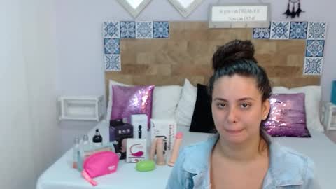 jenner_madison online show from November 6, 2025, 11:22 am