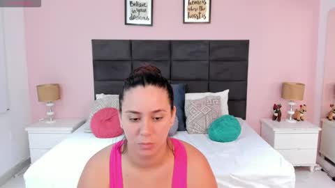 jenner_madison online show from November 14, 2025, 11:20 am