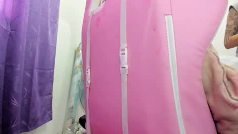 jennifer_bodyy0404 online show from May 19, 2026, 10:16 pm