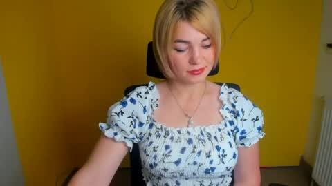 Snapshot of jennifer_cuttie chatting on July 23, 2026, 12:25 pm Jennifer online show from July 23, 2026, 12:25 pm