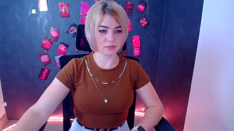 Snapshot of jennifer_cuttie chatting on August 4, 2026, 11:35 am Jennifer online show from August 4, 2026, 11:35 am