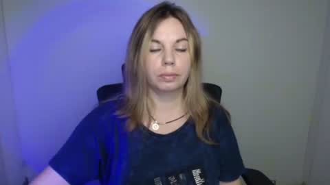 Jennifer online show from September 18, 2025, 12:18 pm