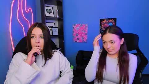 jennifer_sheil online show from February 3, 2026, 1:38 pm