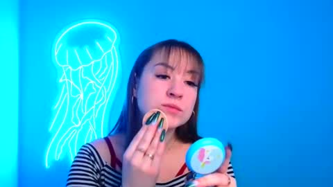 Jennifer online show from December 22, 2024, 6:28 am