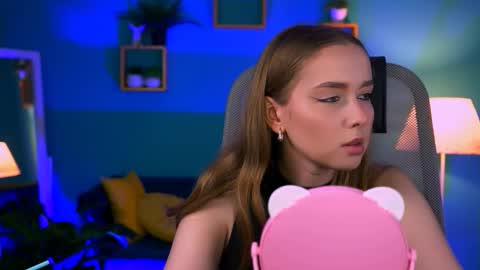 Jennifer online show from September 10, 2025, 8:20 pm