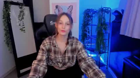 jenniferkiim online show from October 23, 2025, 11:31 am