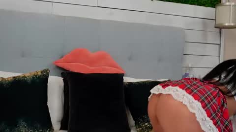 JenniferLovve online show from September 18, 2025, 3:52 am