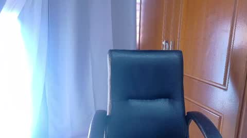 Jennifer vega  online show from April 18, 2026, 9:04 pm