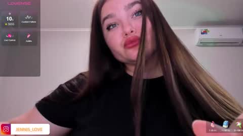 Mila online show from September 21, 2025, 5:58 pm