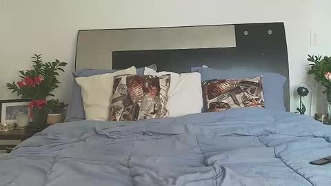 Jenn online show from December 5, 2025, 7:10 pm