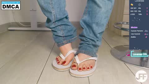 Jenny online show from October 21, 2025, 12:39 pm