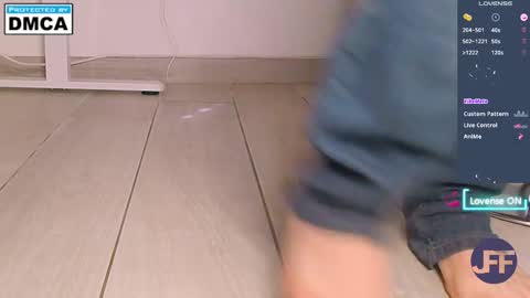 Jenny online show from November 3, 2025, 11:33 am