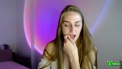 The Flower Power Models online show from October 9, 2025, 1:42 pm