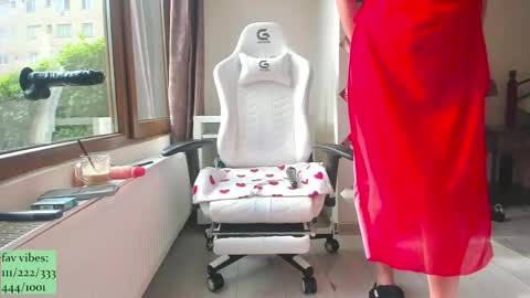 infamous blondiechloe.             Jennyjennywildd online show from April 21, 2026, 6:31 am