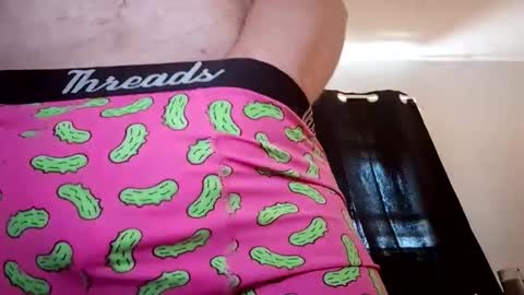 Snapshot of jerbear385978 chatting on May 1, 2026, 2:43 pm JerBear online show from May 1, 2026, 2:43 pm