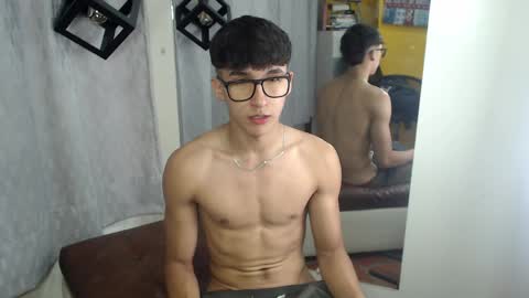 Snapshot of jeremy_job chatting on May 17, 2026, 12:23 pm Jeremy online show from May 17, 2026, 12:23 pm