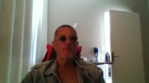 jerflor online show from October 10, 2025, 9:41 am