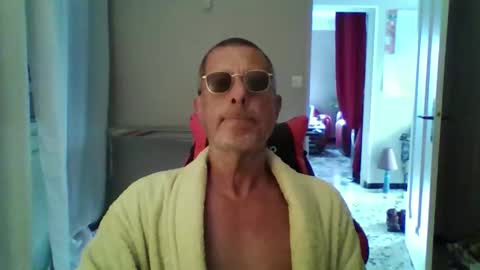 jerflor online show from November 1, 2025, 2:19 pm
