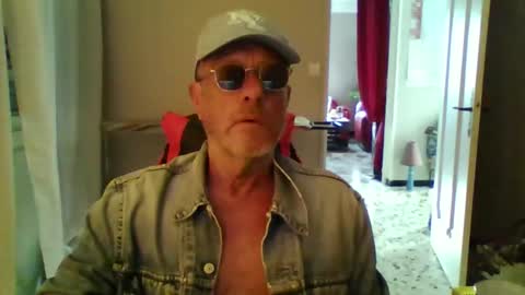 jerflor online show from November 2, 2025, 1:57 pm
