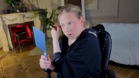 jes_solar online show from November 13, 2025, 9:58 pm