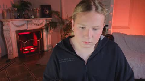 jes_solar online show from November 30, 2025, 6:12 pm