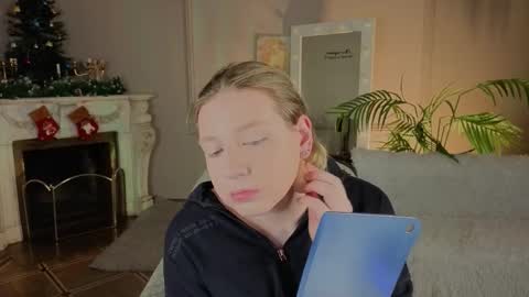 jes_solar online show from December 18, 2025, 10:05 pm