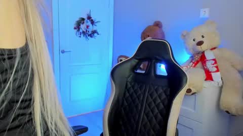 jess1ca_rabb1t online show from December 2, 2024, 6:52 am