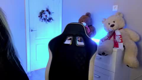 jess1ca_rabb1t online show from December 2, 2024, 11:12 am