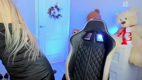 jess1ca_rabb1t online show from December 9, 2024, 6:01 am