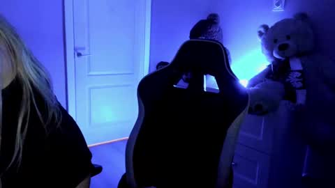 jess1ca_rabb1t online show from December 13, 2024, 1:12 pm