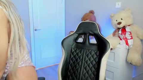 jess1ca_rabb1t online show from January 16, 2025, 7:49 am