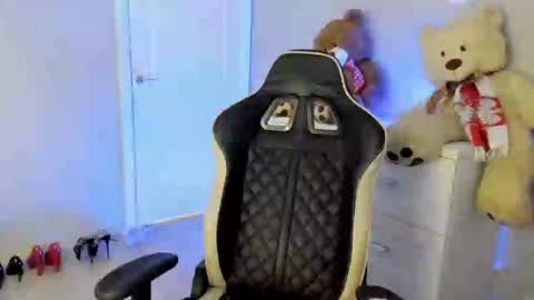 jess1ca_rabb1t online show from January 19, 2025, 1:44 pm