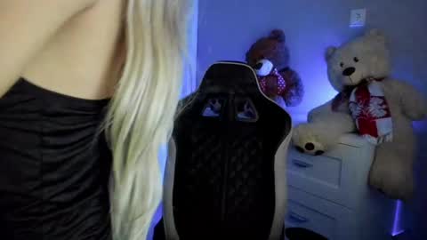 jess1ca_rabb1t online show from January 22, 2025, 9:46 am