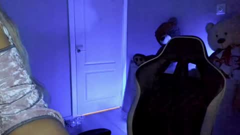 jess1ca_rabb1t online show from January 25, 2025, 11:44 am