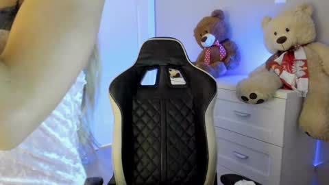 jess1ca_rabb1t online show from January 25, 2025, 2:47 pm