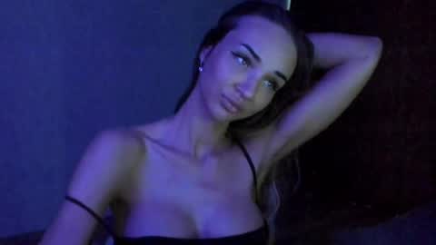 jess1ca_rabb1t online show from February 7, 2025, 5:31 am