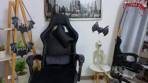 bella  adams online show from October 25, 2025, 1:29 pm