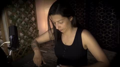 Jessica Gomez online show from April 14, 2026, 2:28 am