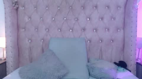 Jessica  online show from April 22, 2026, 11:50 pm