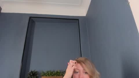 Jessica online show from November 15, 2025, 11:07 am