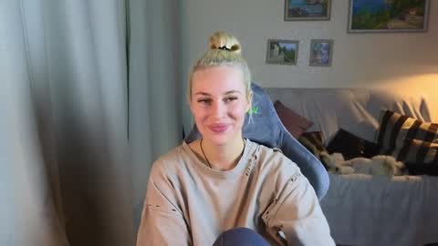 Jessy online show from December 4, 2024, 6:17 pm