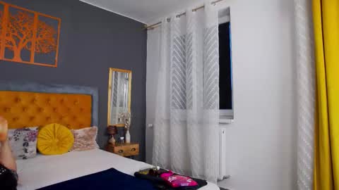 Jessica White online show from September 15, 2025, 3:50 am