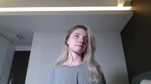 Jessica online show from April 25, 2026, 3:53 am