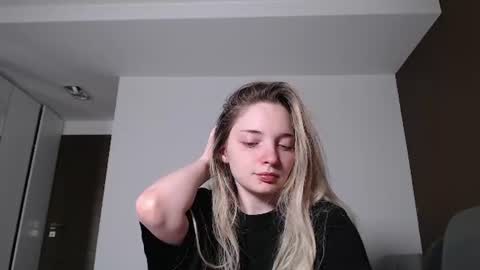 Snapshot of jessicahwinters chatting on June 18, 2026, 11:42 pm Jessica online show from June 18, 2026, 11:42 pm