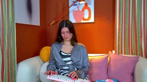 Jessica online show from September 21, 2025, 7:43 am