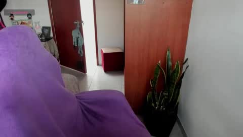 jessicarobbit online show from February 13, 2025, 12:43 pm