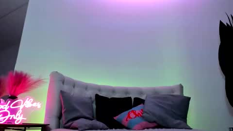 Jessy online show from September 22, 2025, 5:26 pm