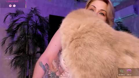 Snapshot of jessiccaburns chatting on June 2, 2026, 11:51 pm Gloria online show from June 2, 2026, 11:51 pm